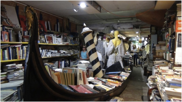 La Libreria Acqua Alta, luogo di cultura e incanto a Venezia