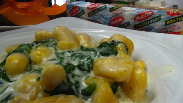 Ricetta di Gnocchi di zucca con fonduta di Bontaleggio e cime di rapa