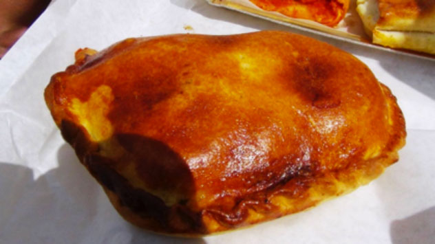 Tra scacce e iadduzzi, a Scicli (RG) meglio mangiare per strada