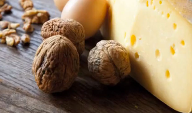 La ricetta della Frittata con noci e formaggio Latteria