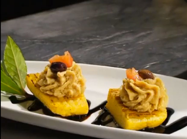 Ricetta del Lavarello essiccato e torchiato, su crostone di polenta