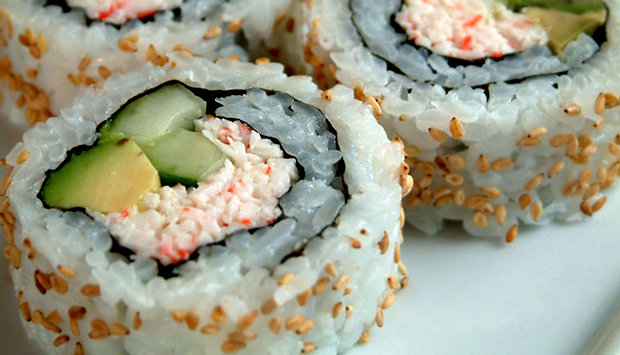 La ricetta degli Uramaki, involtini di alghe e riso
