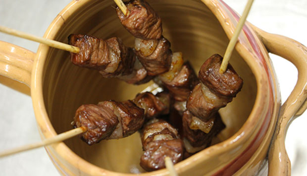 Gli arrosticini di pecora, tipicità abruzzese: la ricetta