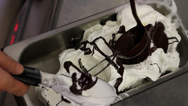 Il gelato alla stracciatella: ricetta e segreti