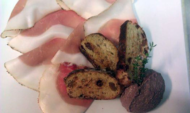 Osteria Il Gallo Nero a Vertemate (CO): la cucina come trofeo di viaggio