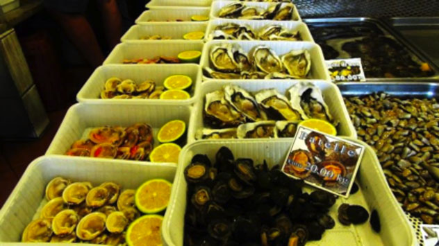 A Ognina (Catania), dal pesce al dolce, ristorazione diffusa per strada
