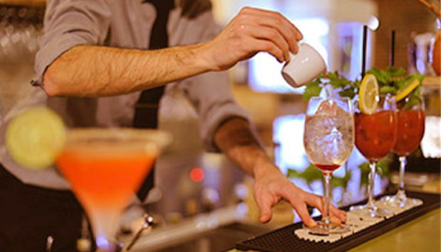 Basta happy hour, ecco dove si mangia e beve bene a Milano