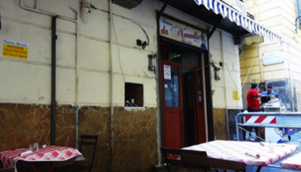 Barzellette e teatro popolare alla trattoria Da Nennella, a Napoli