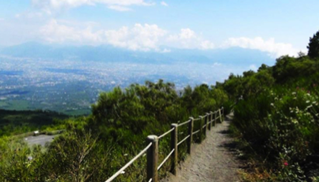 A piedi sul Vesuvio: un’escursione (davvero) mozzafiato