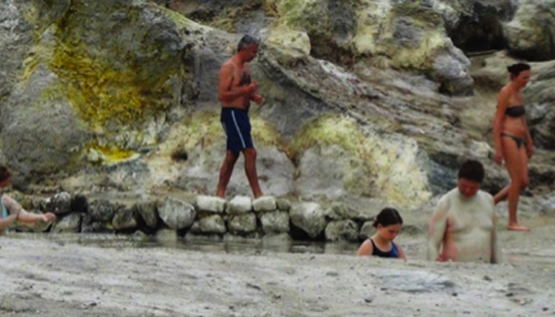 I fanghi di Vulcano, bagni sulfurei che lasciano il segno…
