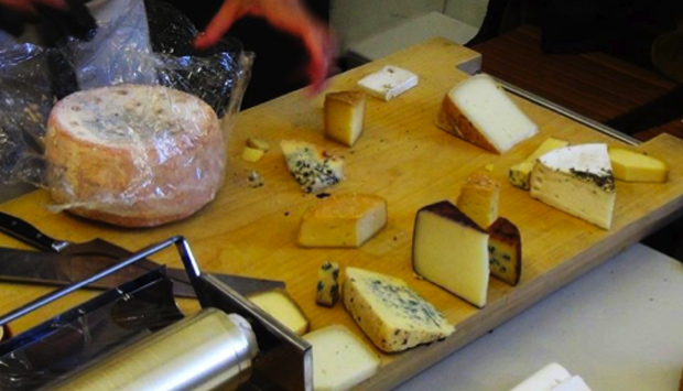 Hansi Baumgartner, affinatore di formaggi gourmet in Alto Adige