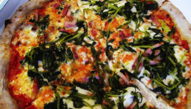 La ricetta della pizza al Broccolo Fiolaro è meglio di Cracco