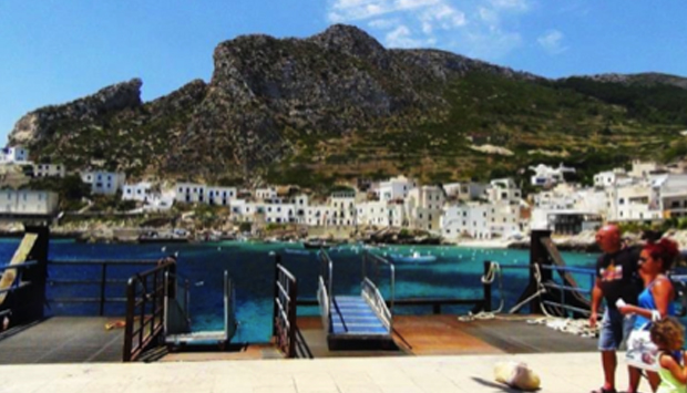 Favignana: bella per forza maggiore, tra le Isole Egadi in Sicilia