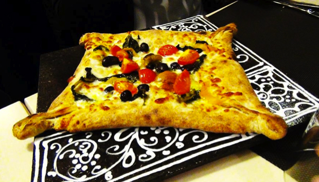 La pizza diversa del Tredici8 a Varese: a mattonelle o alla sicula