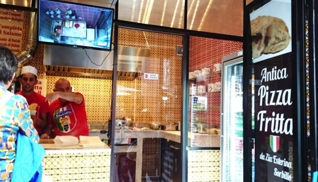 La pizza fritta di Sorbillo a Milano, troppo lontana da Napoli…