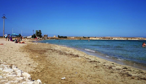 Spiaggia di Marina di Priolo (SR), la bellezza a un passo dall’orrore