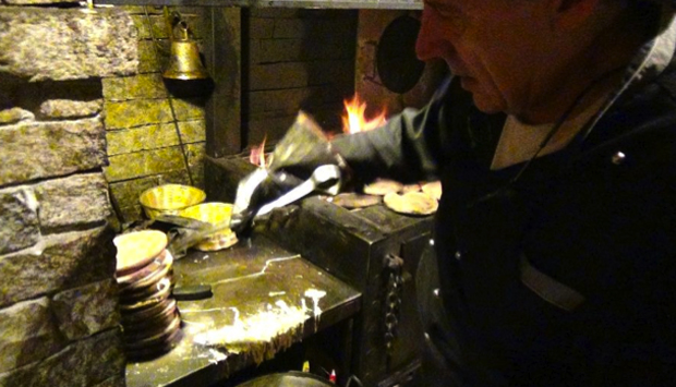 Al ristorante I Panigacci di Boarezzo (VA), tanta carne al fuoco