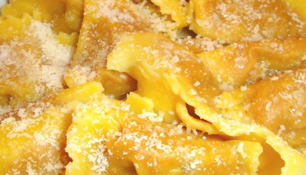 La ricetta dei veri Tortelli mantovani, con amaretti e mostarda
