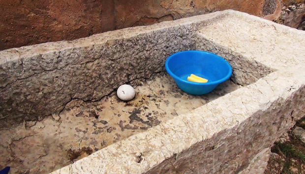La pila in pietra, tipico lavabo siciliano