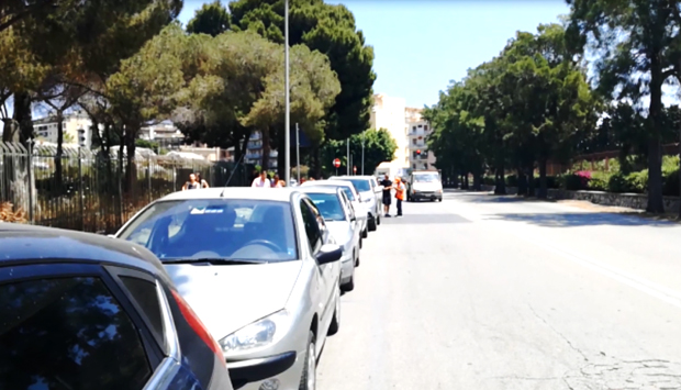 Posteggiatori abusivi taglieggiano i turisti a Siracusa: autorità assenti
