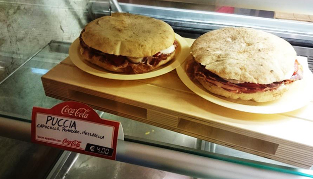 Alla Focacceria La Lira ad Alberobello (BA), panino Pasqualino e tipicità