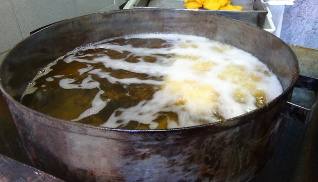 Le Sgagliozze, tipico cibo di strada fritto di Bari
