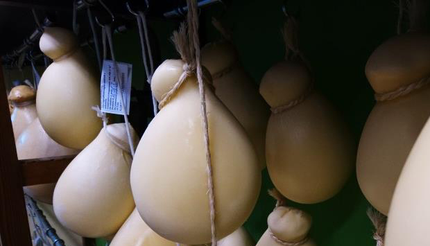 La Casa degli Antichi Sapori a Floresta, salumi e formaggi dei Nebrodi