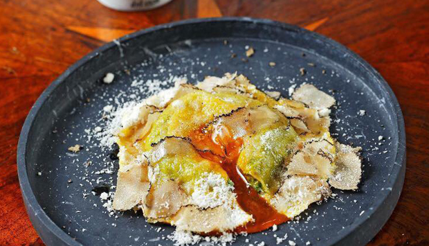 Il mitico Uovo in raviolo, ricetta di Marcattillii (San Domenico, Imola)