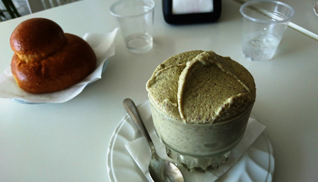 Da Nevaroli ad Acireale (CT) la vera granita acese di Dario Condorelli
