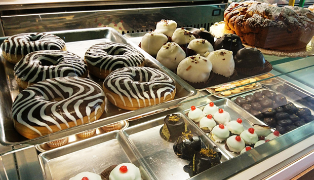 Caffè Apollo a Siracusa, granite clamorose e vera arte dolciaria