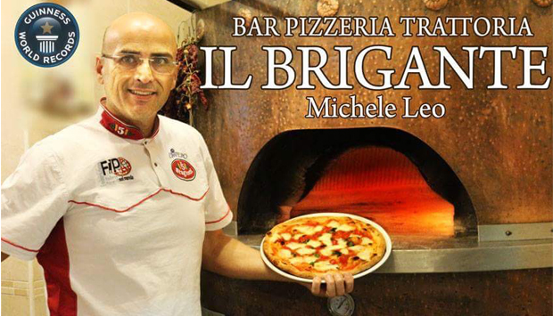 Come lavora la pizza il campione Michele Leo al Brigante di Venosa (PZ)