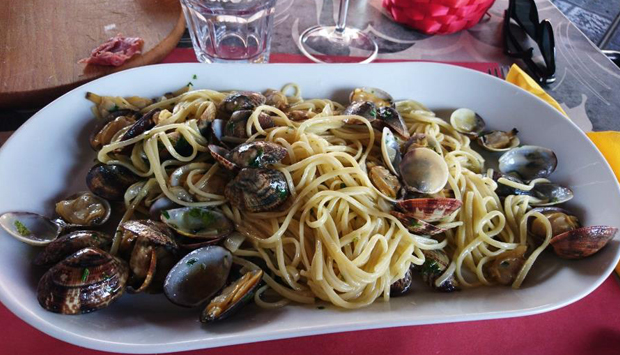 Al Bar Centrale a Chioggia, inaspettati grandi spaghetti alle vongole
