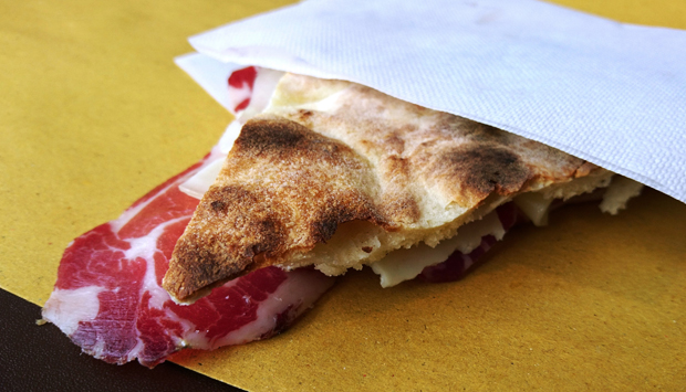 Fantastica torta al testo “de la Maria”, da Faliero sul Lago Trasimeno