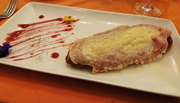 La Cotoletta alla bolognese, ricetta della cucina petroniana