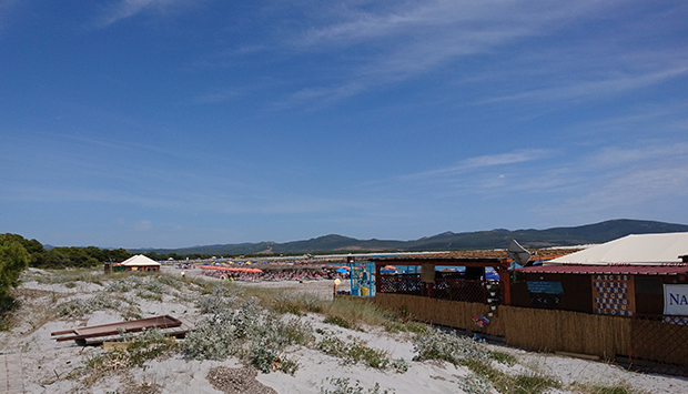 La spiaggia di Porto Pino nella natura selvaggia della Sardegna del Sud