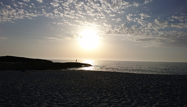 L’immensa spiaggia di Is Arutas a Cabras, costa ovest della Sardegna