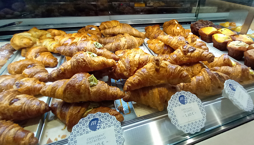Mignon, credibile catena di pasticceria napoletana con tutte le specialità partenopee