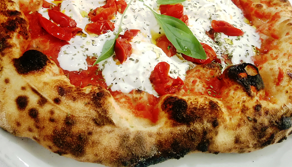 Le straordinarie pizze del ristorante Dafne a Siracusa, capolavori che meritano il viaggio