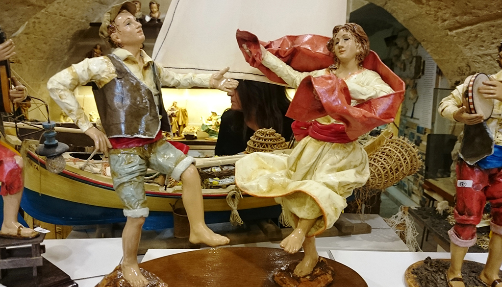 I cartapestai di Lecce, eredi di un’antica arte povera decorativa identitaria