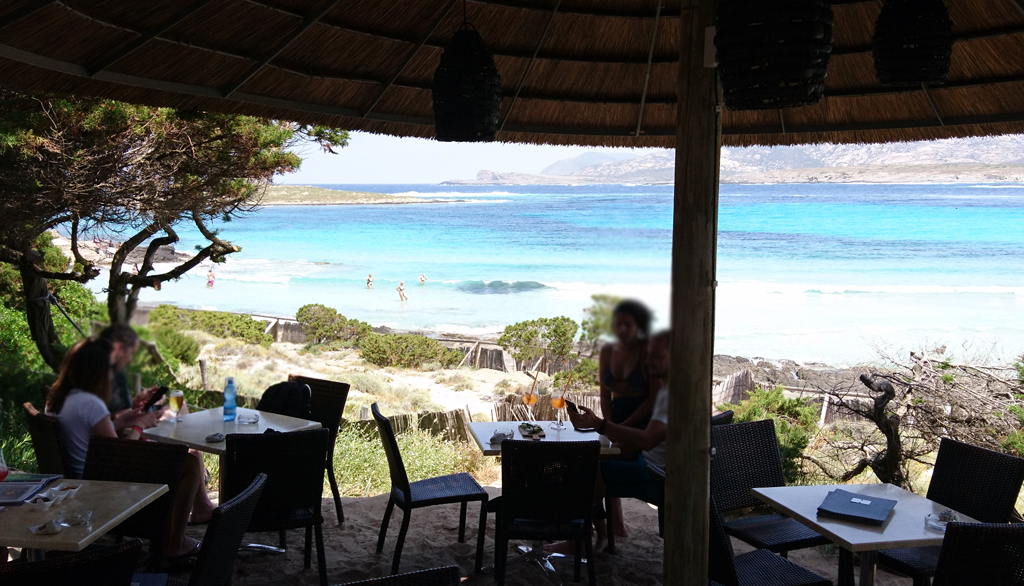 Bar i Ginepri, gastronomia balneare sulla stupenda spiaggia sarda La Pelosa di Stintino (SS)
