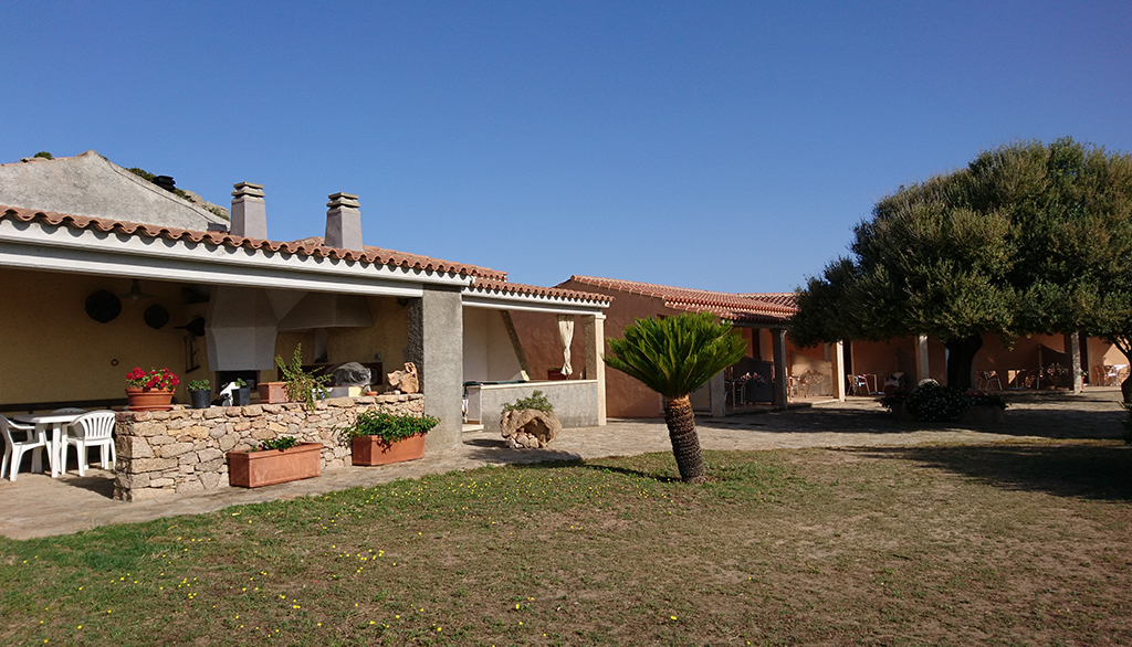 Agriturismo Stazzo Cuncosu nei campi di Arzachena, gioiello rurale con migliore accoglienza sarda