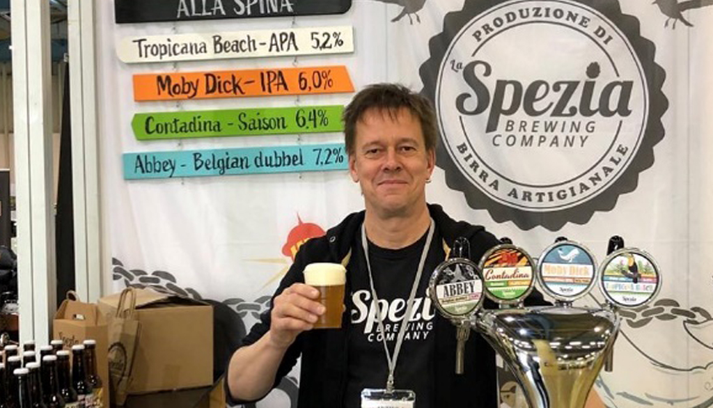 Il birrificio artigianale La Spezia dello svedese Thomas Bregoli Larsson, in Liguria