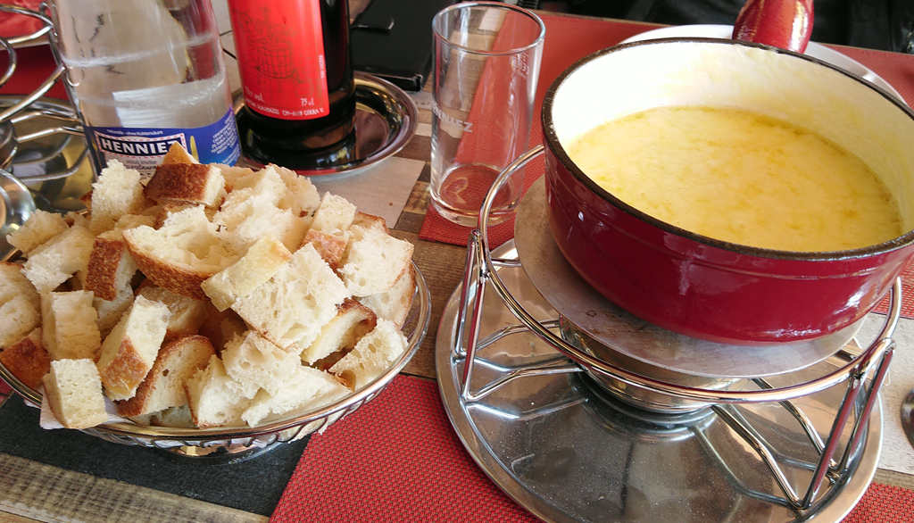 Ristorante Oldrati a Locarno nella Svizzera italiana, tra Appenzeller fondue e chinoise