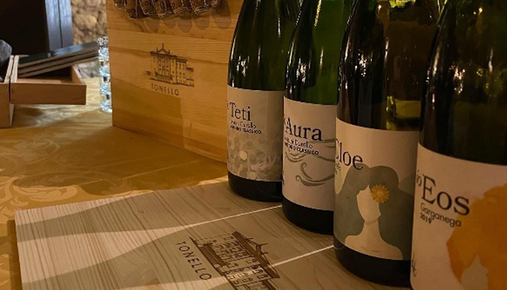 La “mitica” Cantina Tonello nel vicentino, bollicine vulcaniche e vini autoctoni dei Monti Lessini