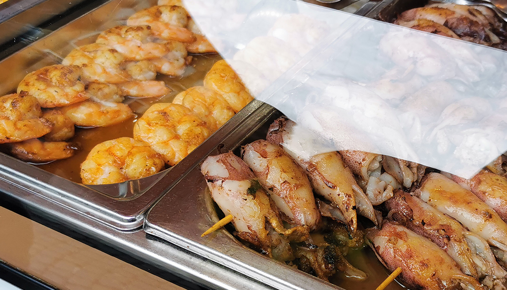 La commovente Folperia ️di piazza della Frutta a Padova, squisitezze di pesce da mangiare per strada