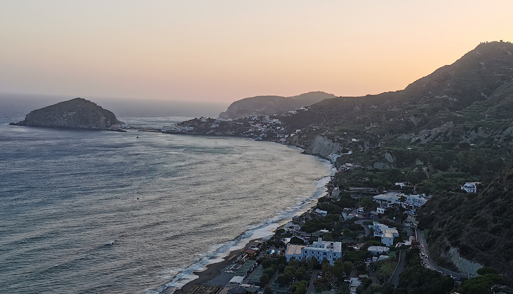 Le spiagge più belle di Ischia: giro delle meraviglie balneari dell’isola campana