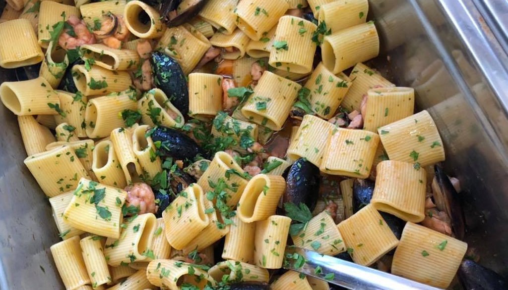 La gastronomia balneare della tavola calda del Lido Sirena a Policoro in Basilicata