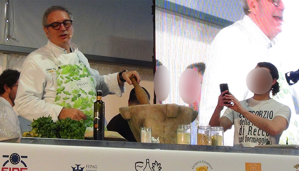 Come si fa il vero pesto genovese al mortaio: la video-ricetta di Roberto Panizza