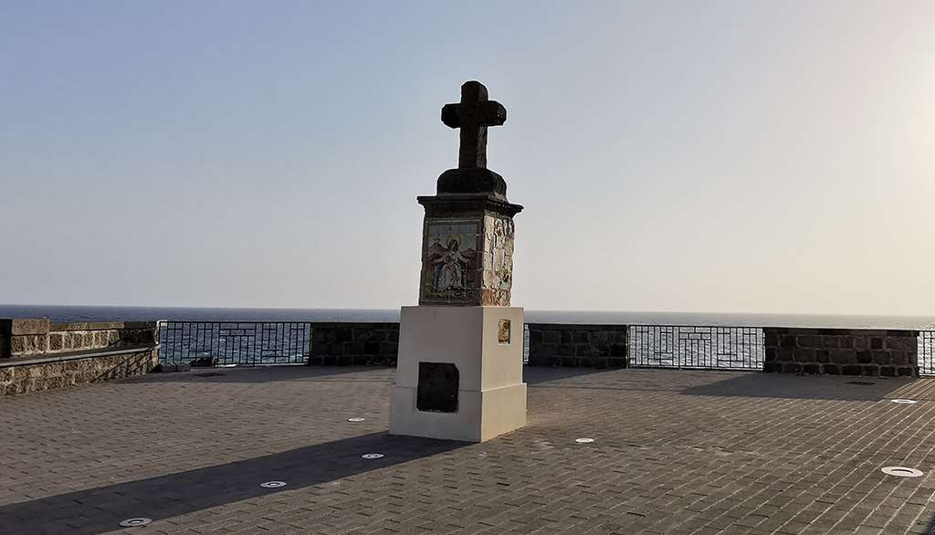 La Chiesa del Soccorso e il suo belvedere, simbolo della bellezza struggente dell’isola di Ischia
