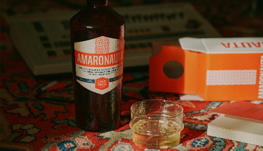 Amaronauta, il “profumo del mondo” dal sapore agrumato secondo la piemontese Liquori Bureau